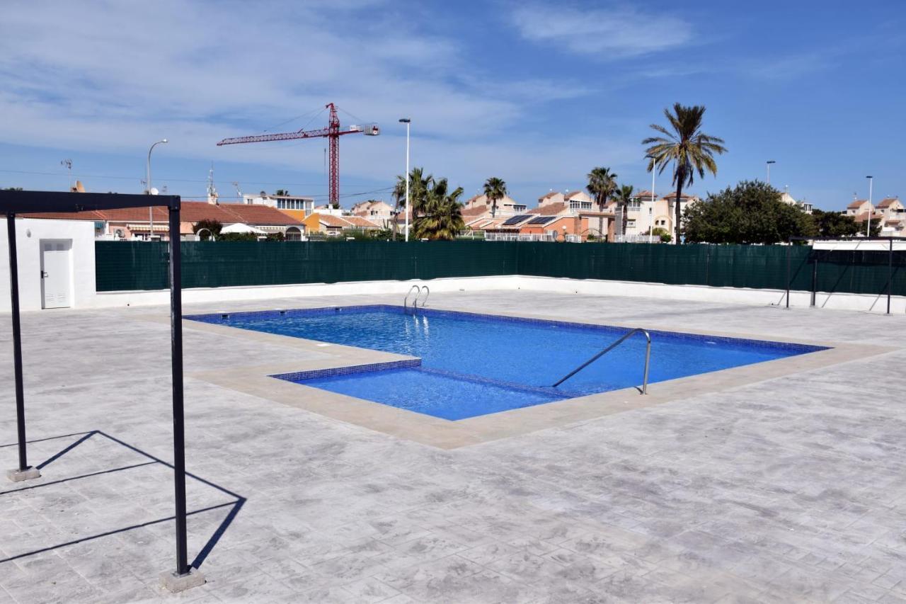 Casa Alex Torrevieja- Holiday House - Con Piscina Comunitaria Luaran gambar